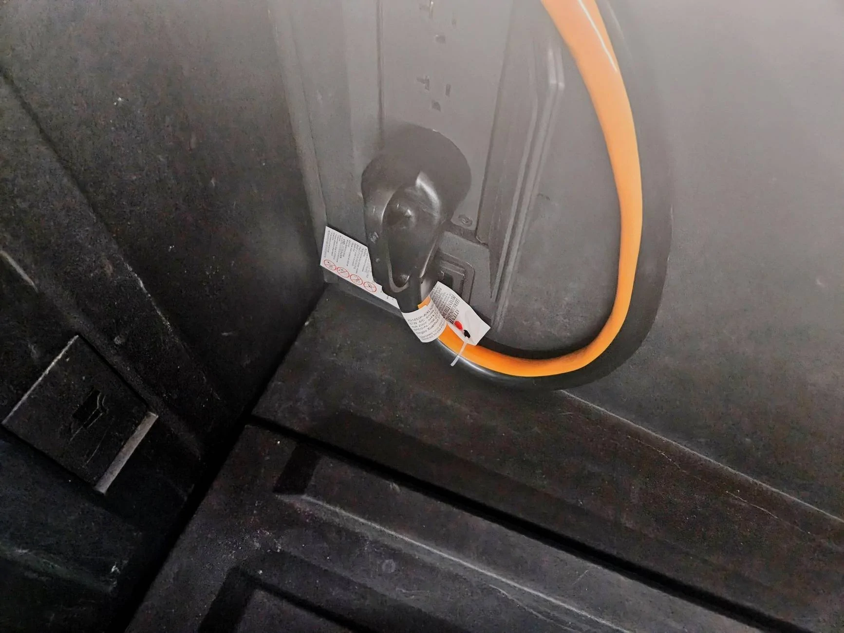 Tesla Cybertruck Powering house without Powershare? 20241012_014322~2