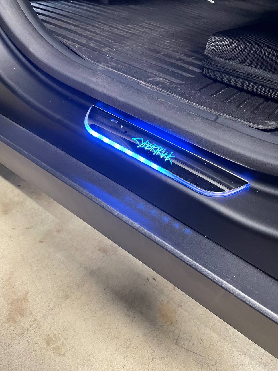 Tesla Cybertruck 20% off with code  HUGOREVIEWS   Te⚡️studio accessories! https://www.tesstudio.com IMG_6135