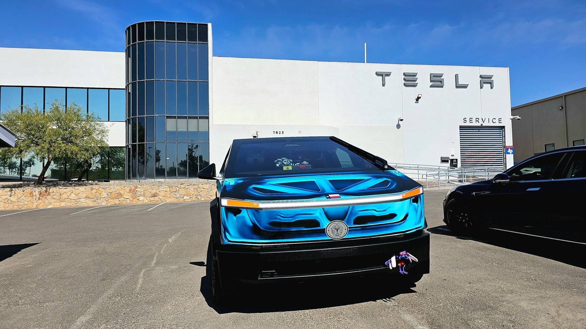 Tesla Cybertruck Show off your Cybertruck in fall colors 20241013_123350