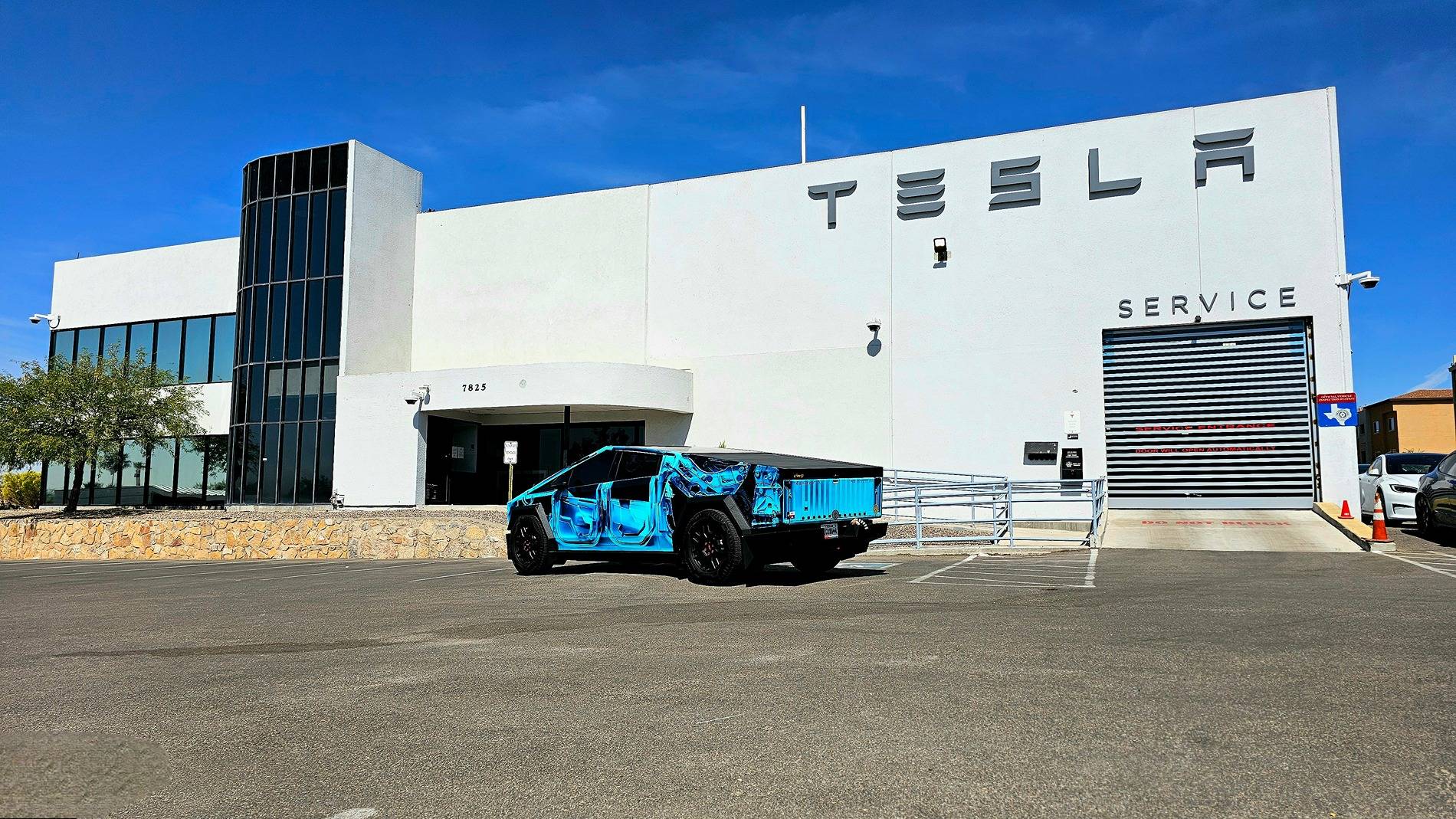 Tesla Cybertruck Show off your Cybertruck in fall colors 20241013_122650