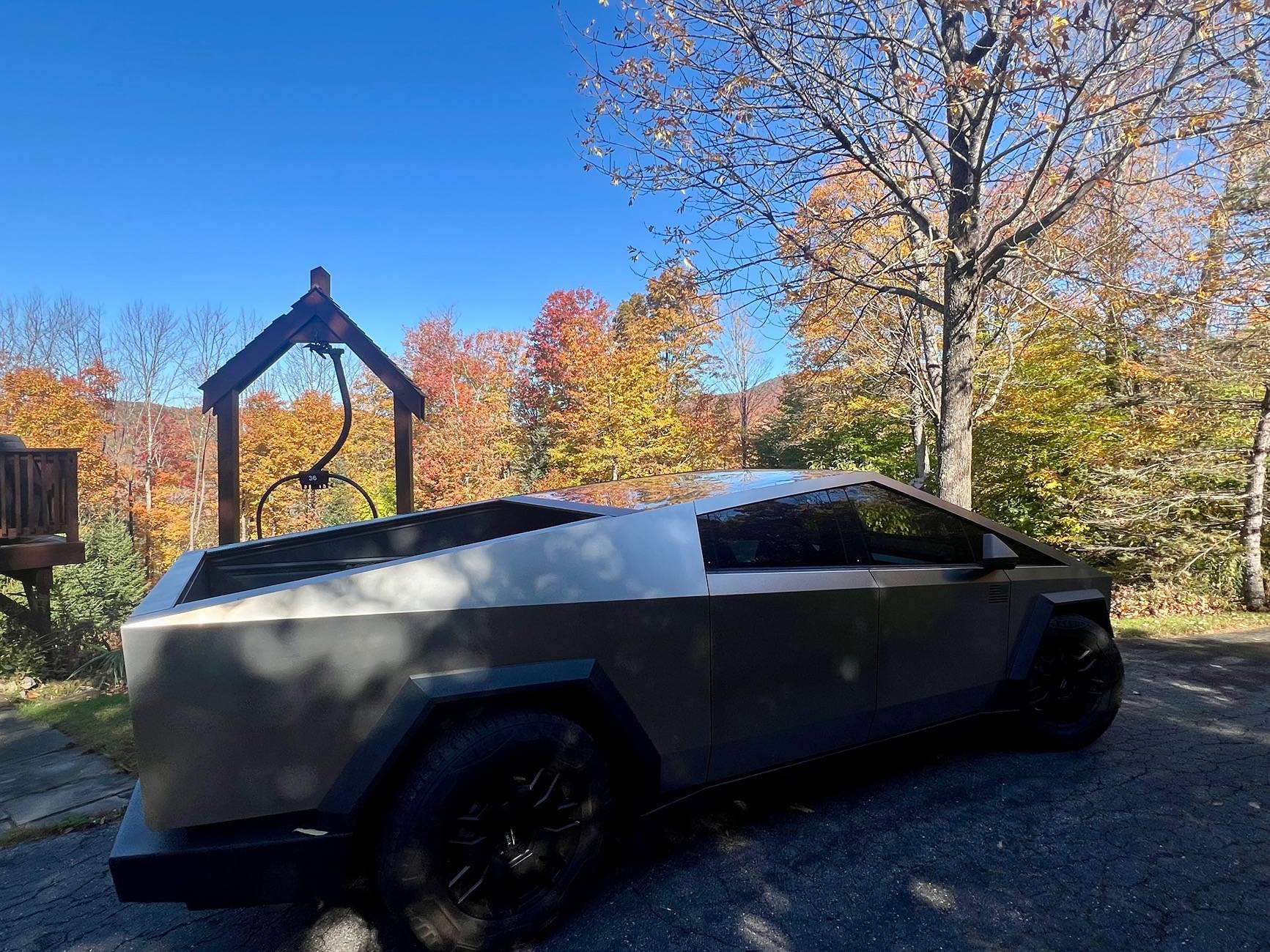 Tesla Cybertruck Show off your Cybertruck in fall colors IMG_9350