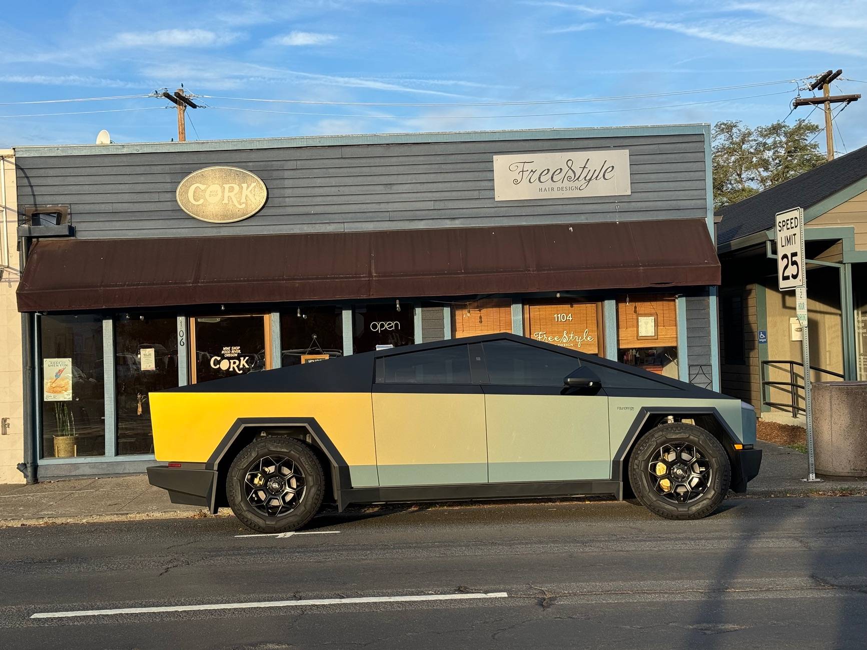 Tesla Cybertruck Show off your Cybertruck in fall colors IMG_8392