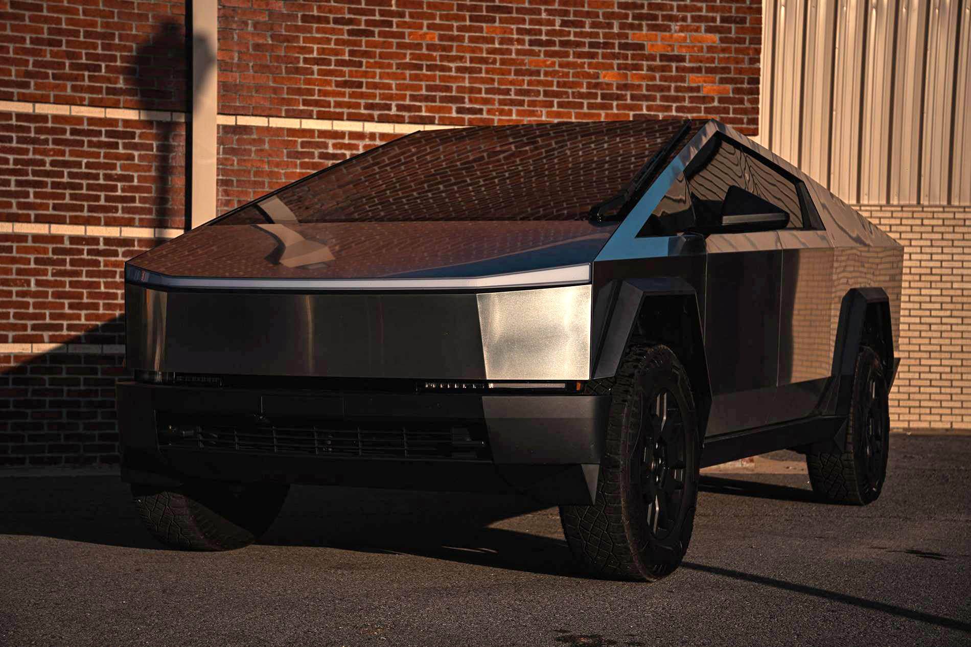 Tesla Cybertruck Past Meets Future: Cybertruck + Back to The Future DeLorean DSC02677 (1)