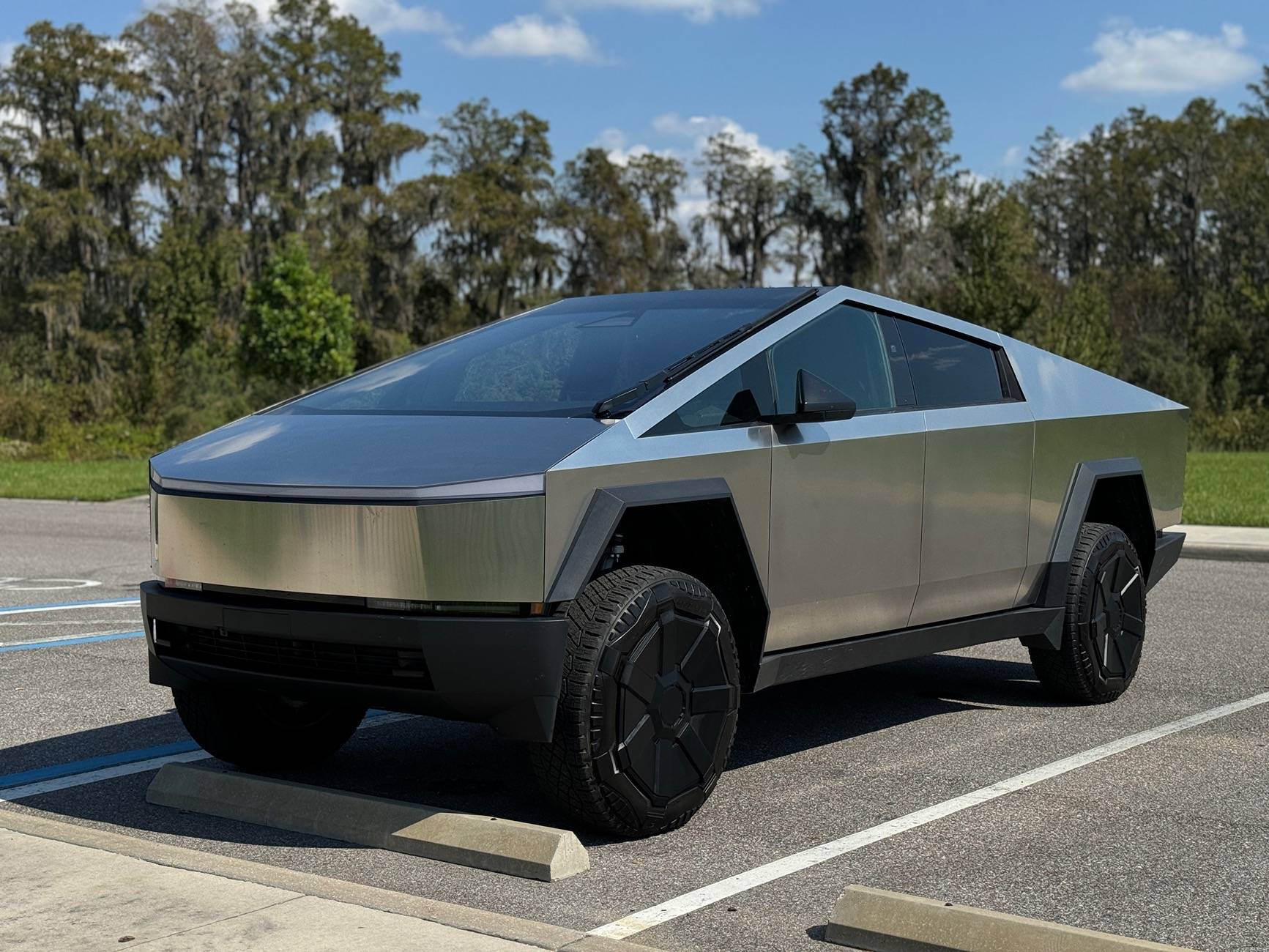 Tesla Cybertruck Hack to ride “VERY HIGH” suspension mode at all times? IMG_2981