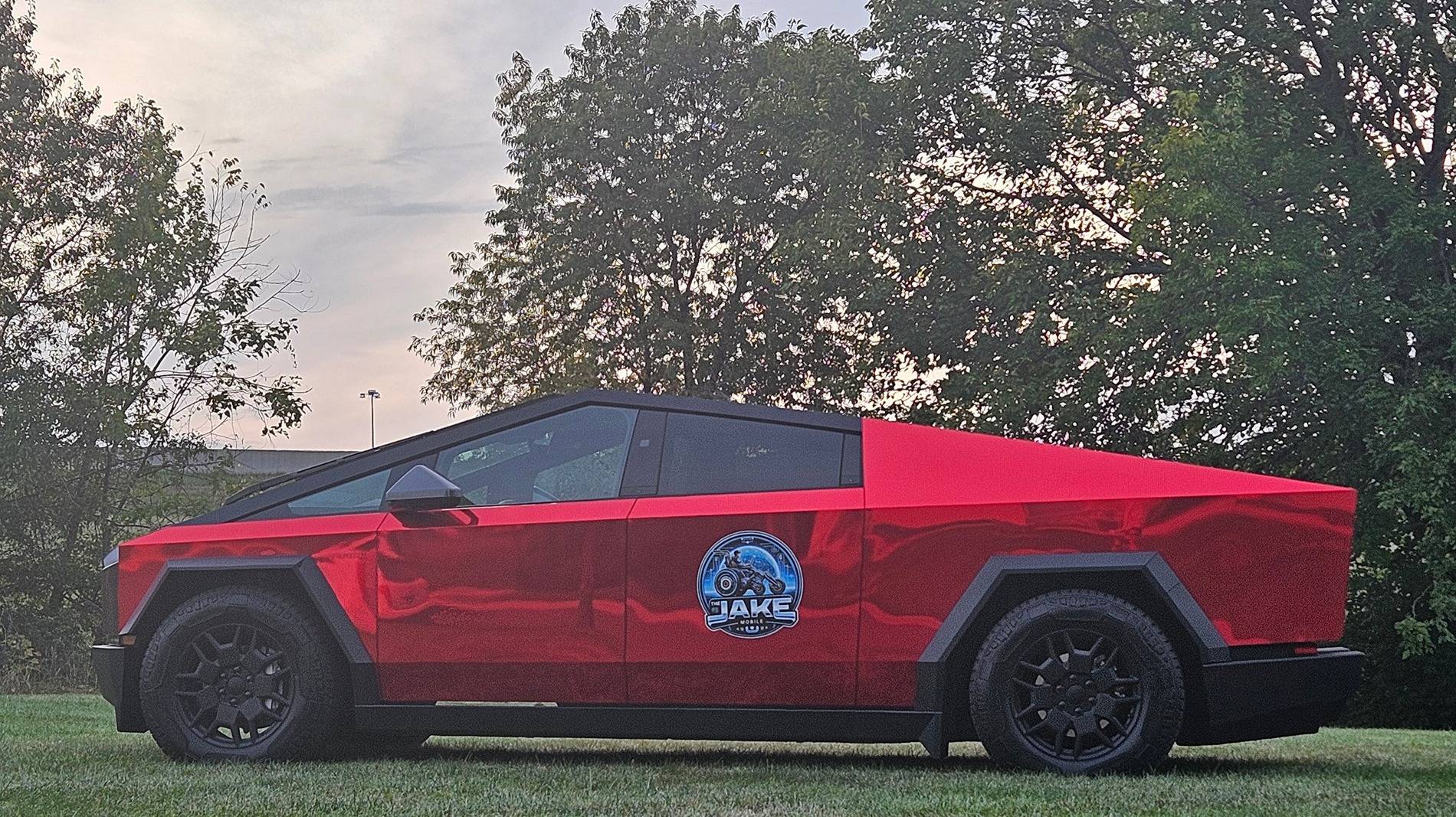 Tesla Cybertruck RED Vinyl Wrap & PPF Cybertruck -- Photos & Videos 20241014_015906