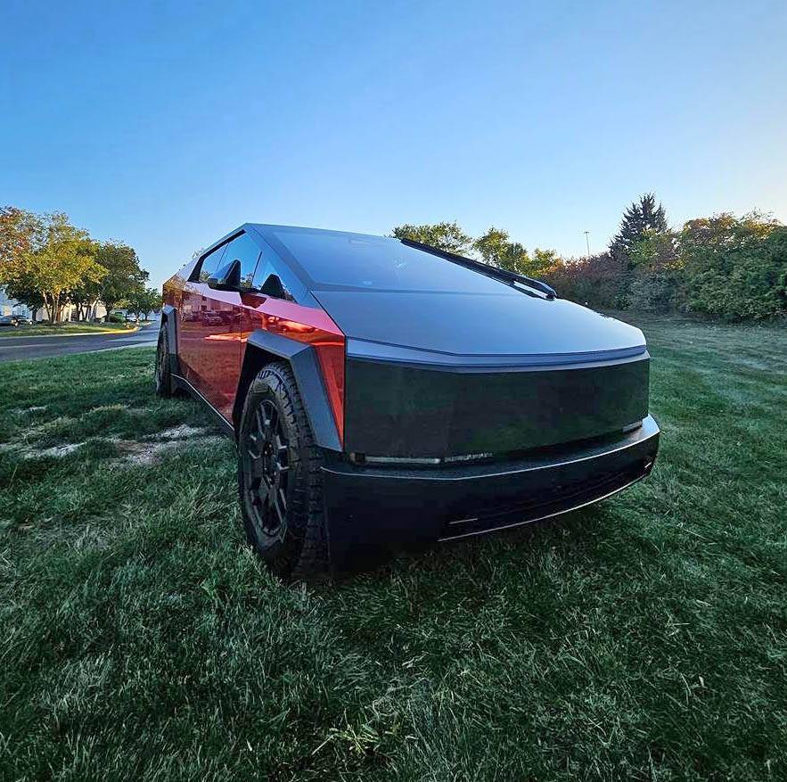 Tesla Cybertruck RED Vinyl Wrap & PPF Cybertruck -- Photos & Videos 20241014_175416