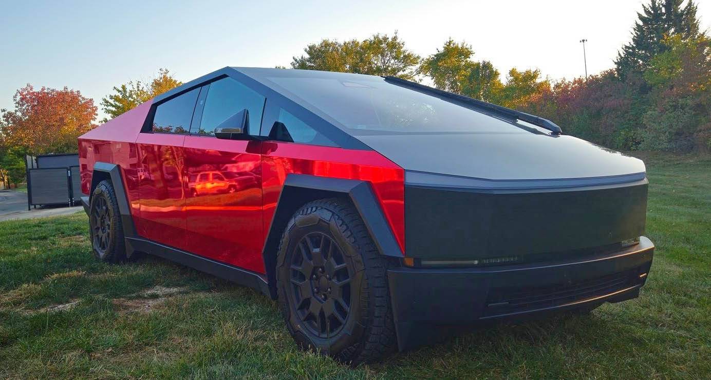 Tesla Cybertruck RED Vinyl Wrap & PPF Cybertruck -- Photos & Videos 20241014_175436