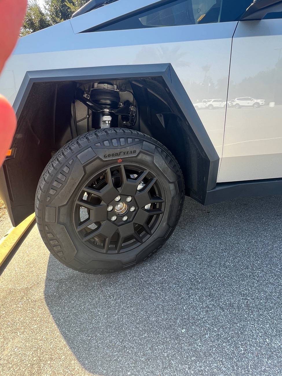 Tesla Cybertruck Suspension issue AGAIN IMG_0112