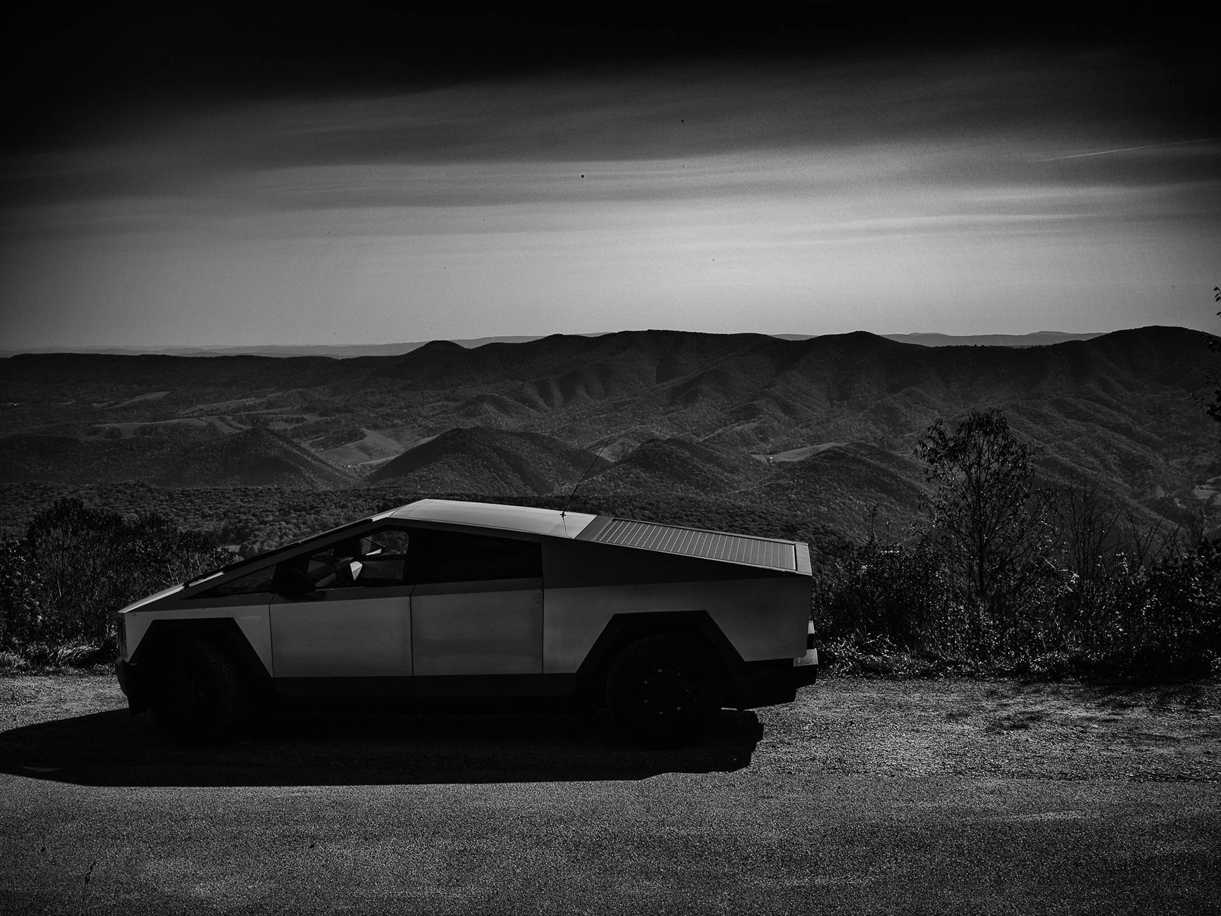 Tesla Cybertruck Magic in the Mountains : Motorcycle Trip with the Cybertruck B_00459_SEP010