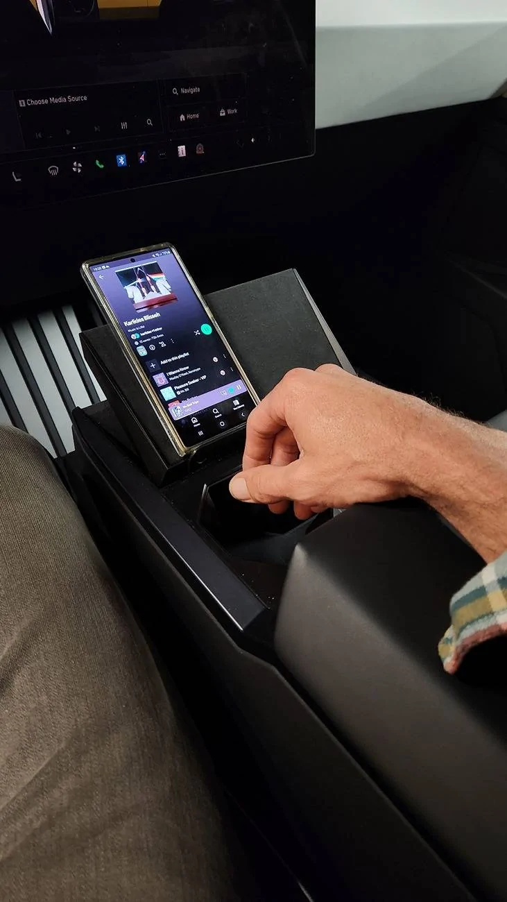 Tesla Cybertruck Wireless charger and see your phone! How I modded Teslas wireless desk charger for the Cybertruck Attach0_20241015_222132