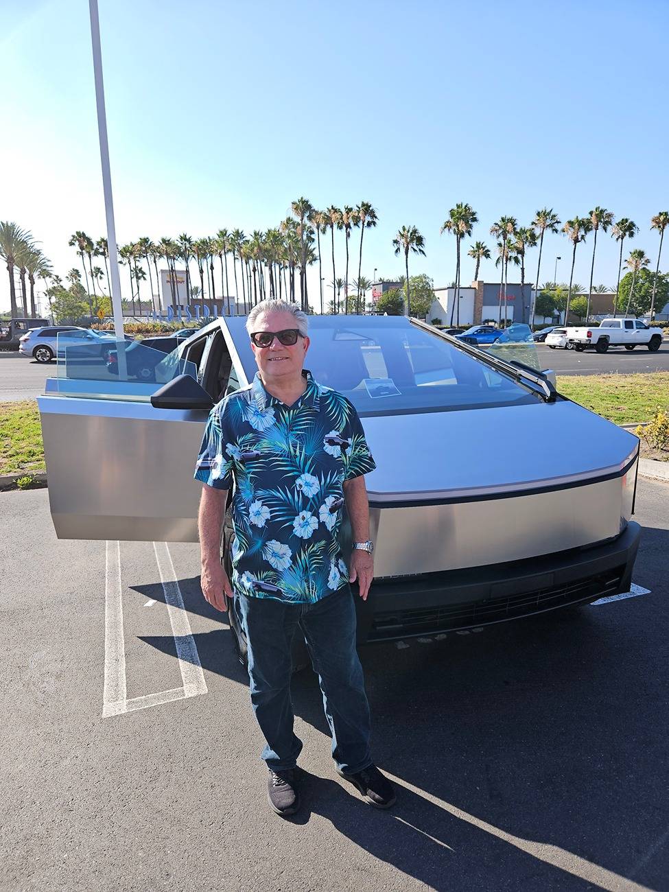 Tesla Cybertruck 2024 Newset Tesla Cybertruck Roof Sunshade Launched! Free Trial Slots Up for Grabs! 🌞 20240716_171805