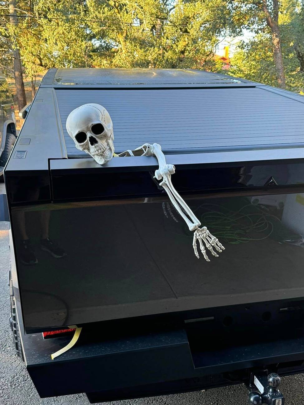 Tesla Cybertruck 🎃 Halloween Cybertrucks! 👻 bertruck-with-false-window-wrap-window-tints-6-