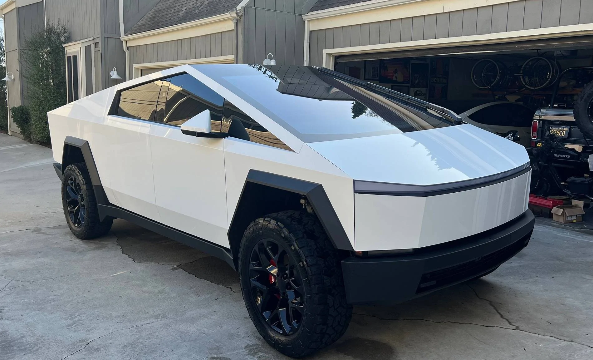 Tesla Cybertruck WHITE Vinyl Wrap & PPF Cybertruck -- Photos & Videos IMG_6177