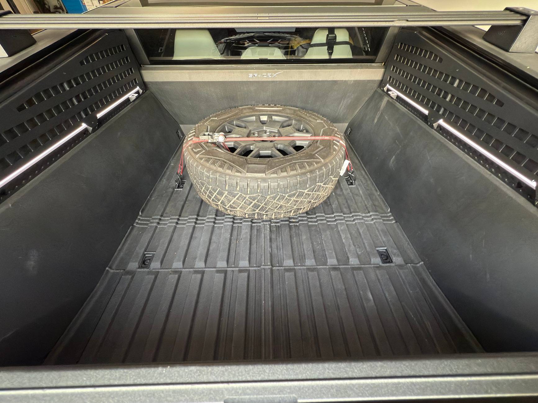 Tesla Cybertruck Tesla Cybertruck MOLLE Panel Side Bed MOLLE System Truck-By Hansshow 1729245289922-0c