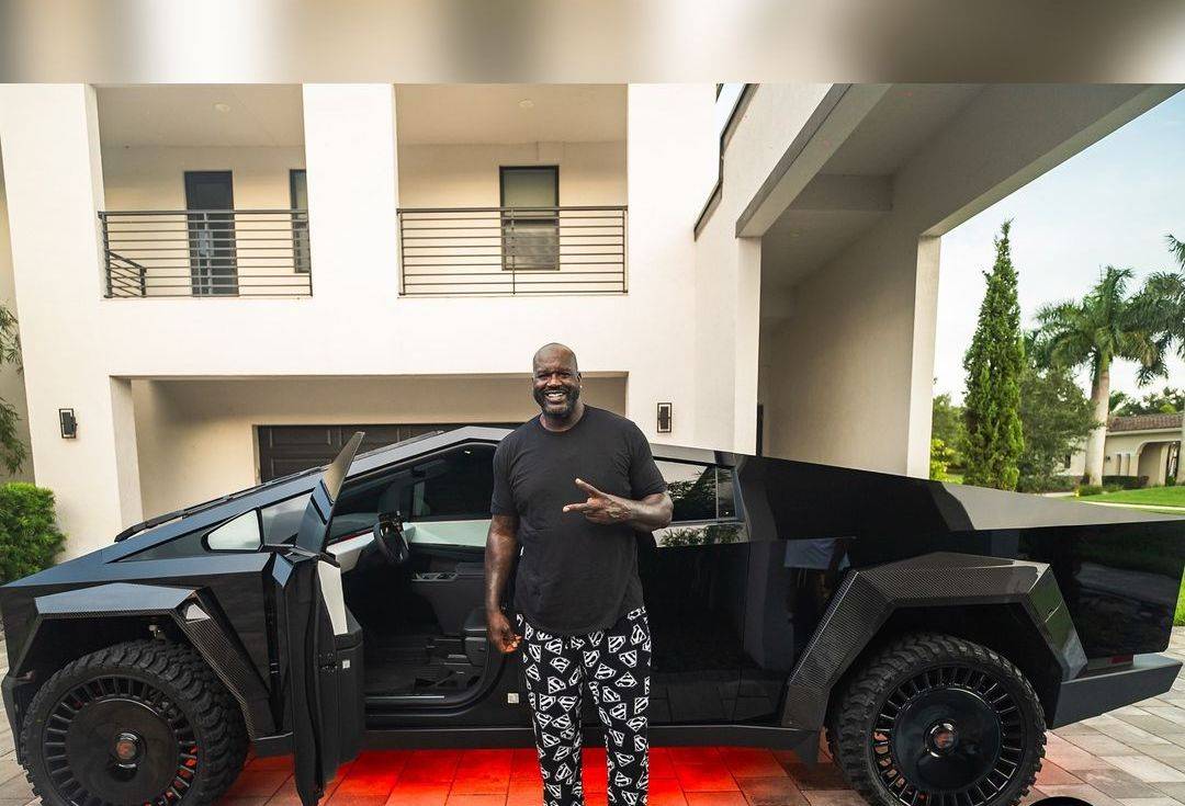 shaquille-o-neal-carbon-fiber-tesla-cybertruck-3.jpg