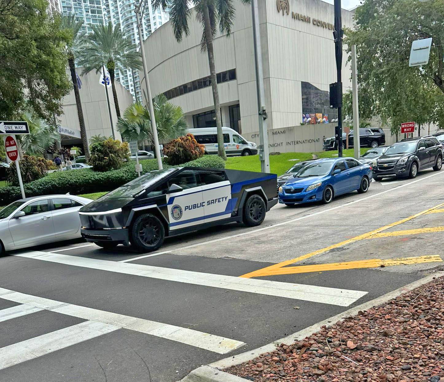 Tesla Cybertruck Miami Public Safety Vehicle Cybertruck GaR2a0vWgAAsw