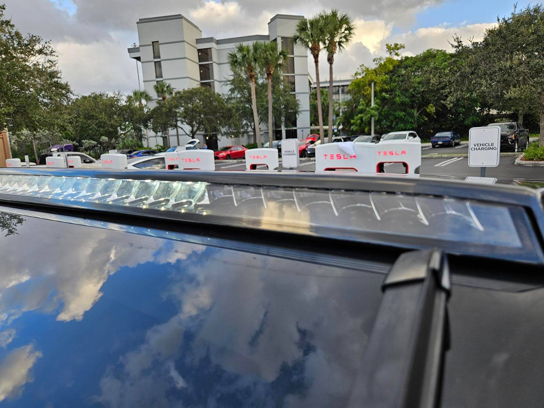 Tesla Cybertruck Offroad Light Bar Installed by Service Center! Menu first look: Ditch Lights & Flood Flights functions signal-2024-10-19-181215_003