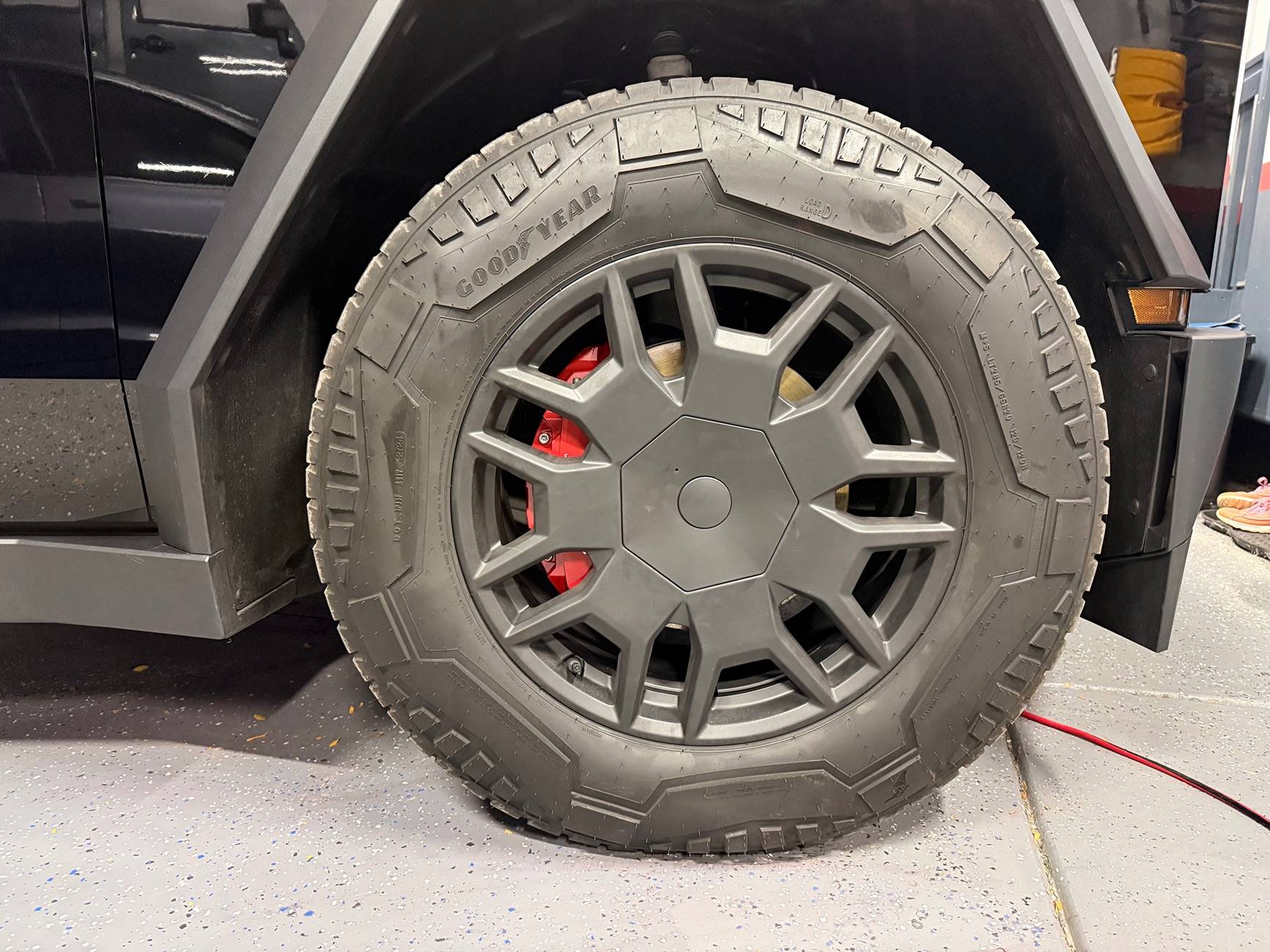 Tesla Cybertruck Painted Calipers DIY 🎨🖌️[updated with steps] IMG_0140