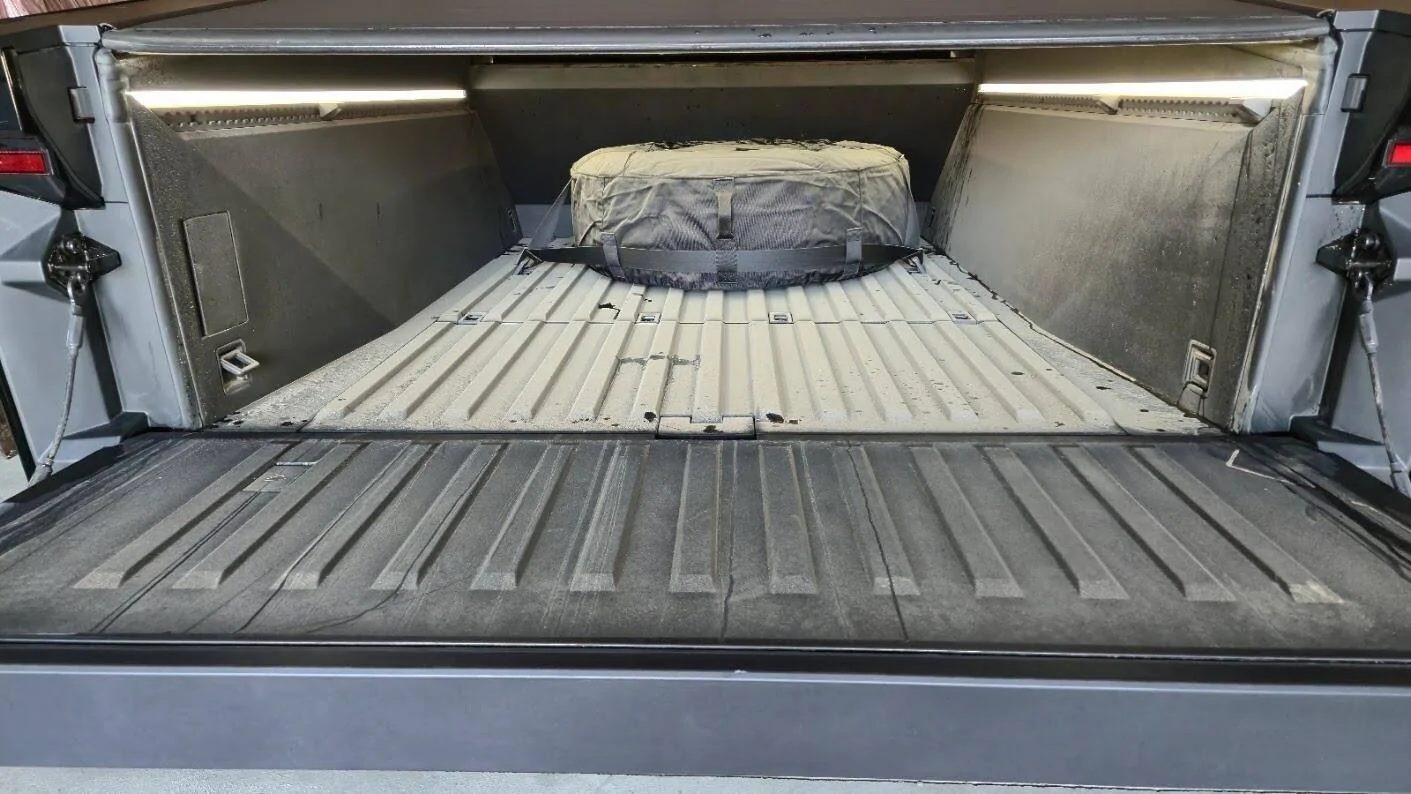 Tesla Cybertruck Dust ingress into vault 1729547081879-8