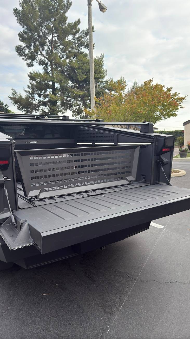 Tesla Cybertruck Adding the Trunk Bed Divider MOLLE for my Cybertruck IMG_1680.HEIC.JPG