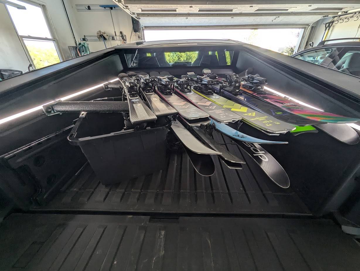 Tesla Cybertruck Anyone develop L-Track cross bars? PXL_20241010_171056311