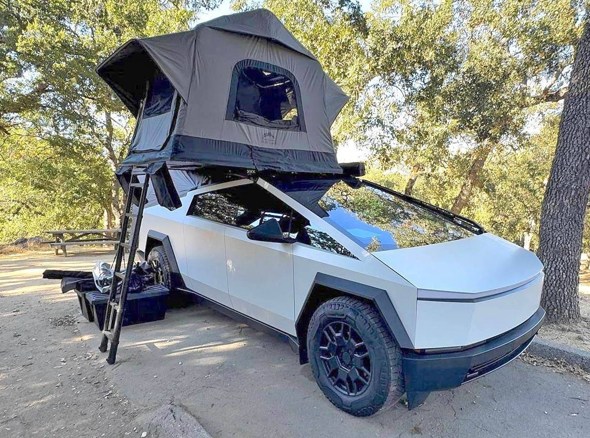 Tesla Cybertruck Air Cruiser – The Futuristic Rooftop Tent RTT Made to Match Your Cybertruck’s Innovation IMG_2564