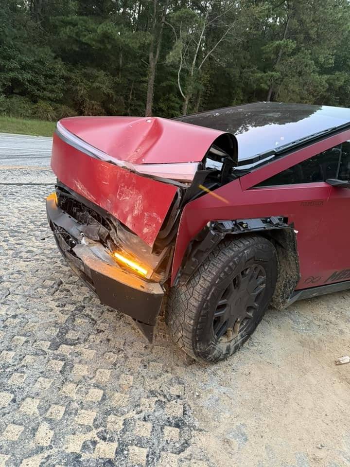 Tesla Cybertruck "No crumple zones" myth again debunked in Cybertruck crash cybertruck crumple zone accident crash