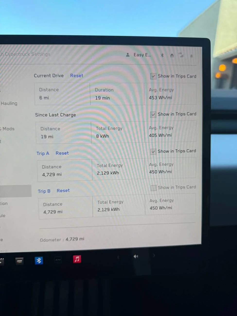 Tesla Cybertruck Review - CYBERTRUCKco Molle Rack and full comparison tempImageSnMOL5