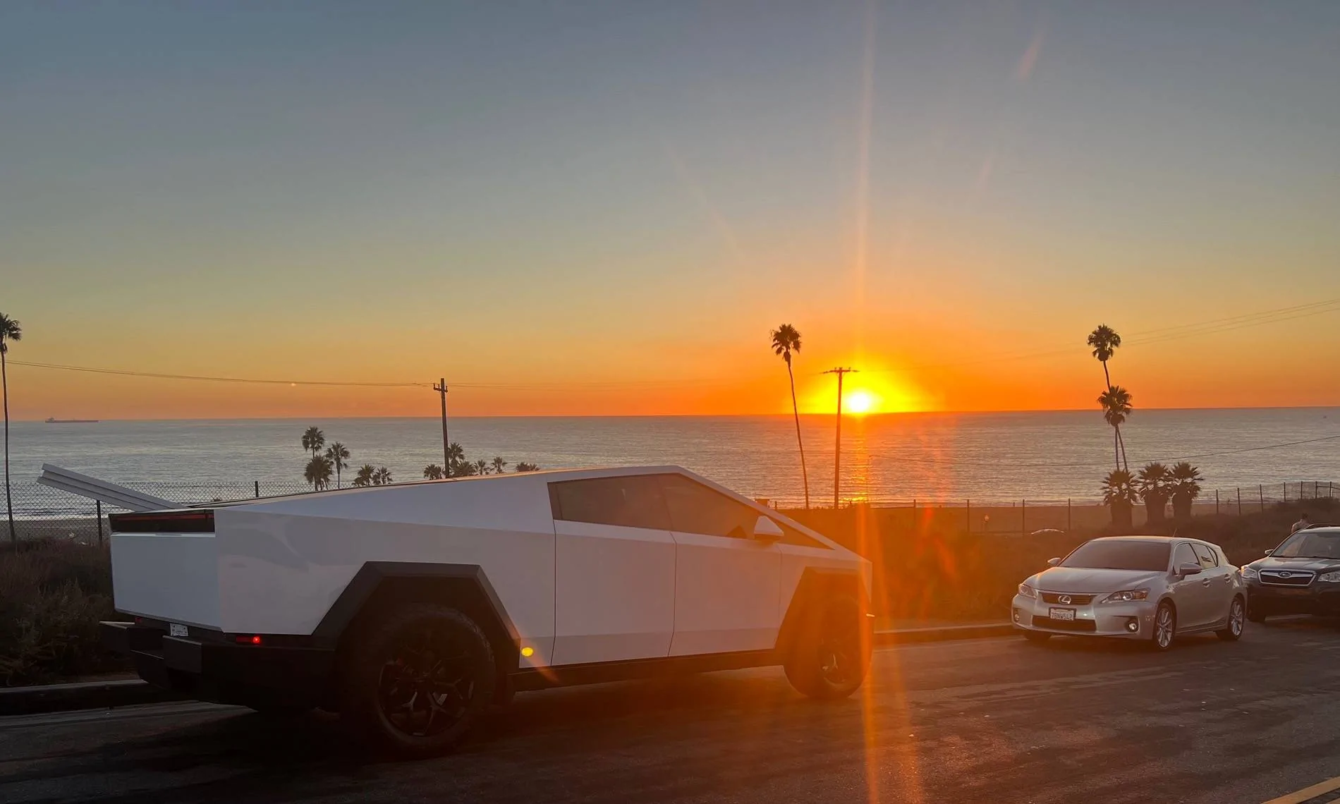 Tesla Cybertruck Daily random Cybertruck photos thread - Post Yours! 📸 🤳 IMG_6334