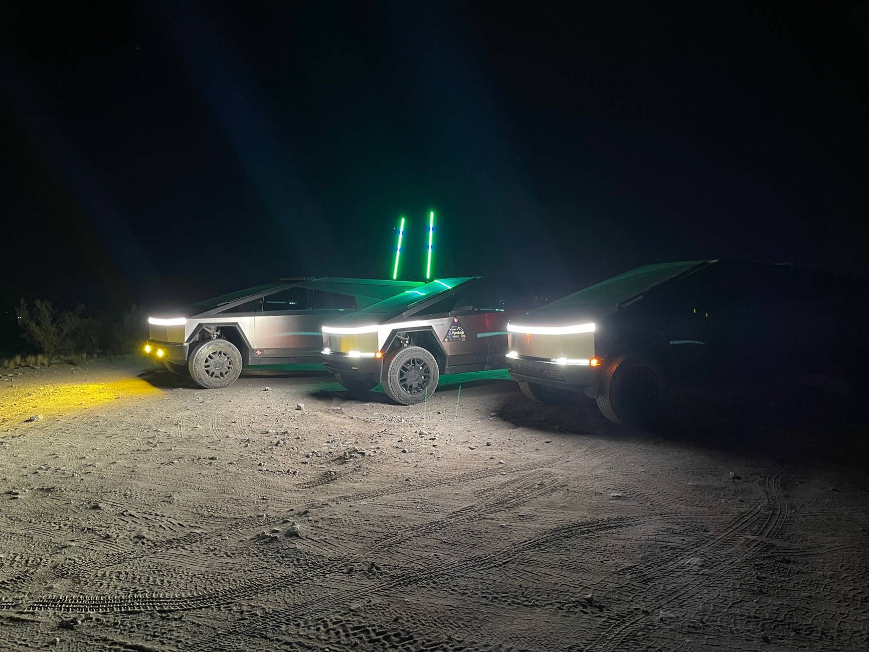 Tesla Cybertruck Compilation: Off-Road Aftermarket Accessories & Parts IMG_7881