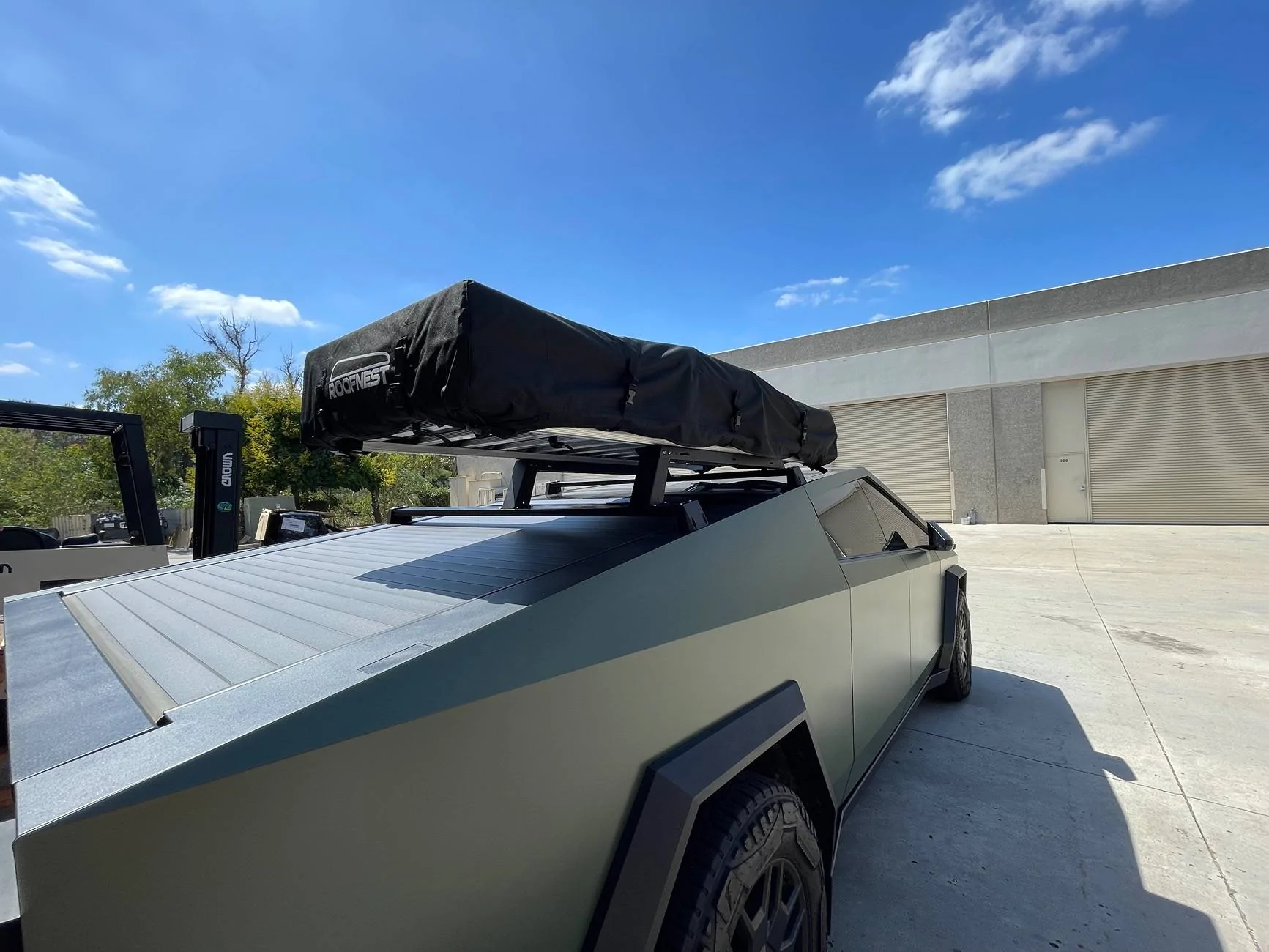 Tesla Cybertruck Air Cruiser – The Futuristic Rooftop Tent RTT Made to Match Your Cybertruck’s Innovation IMG_7456