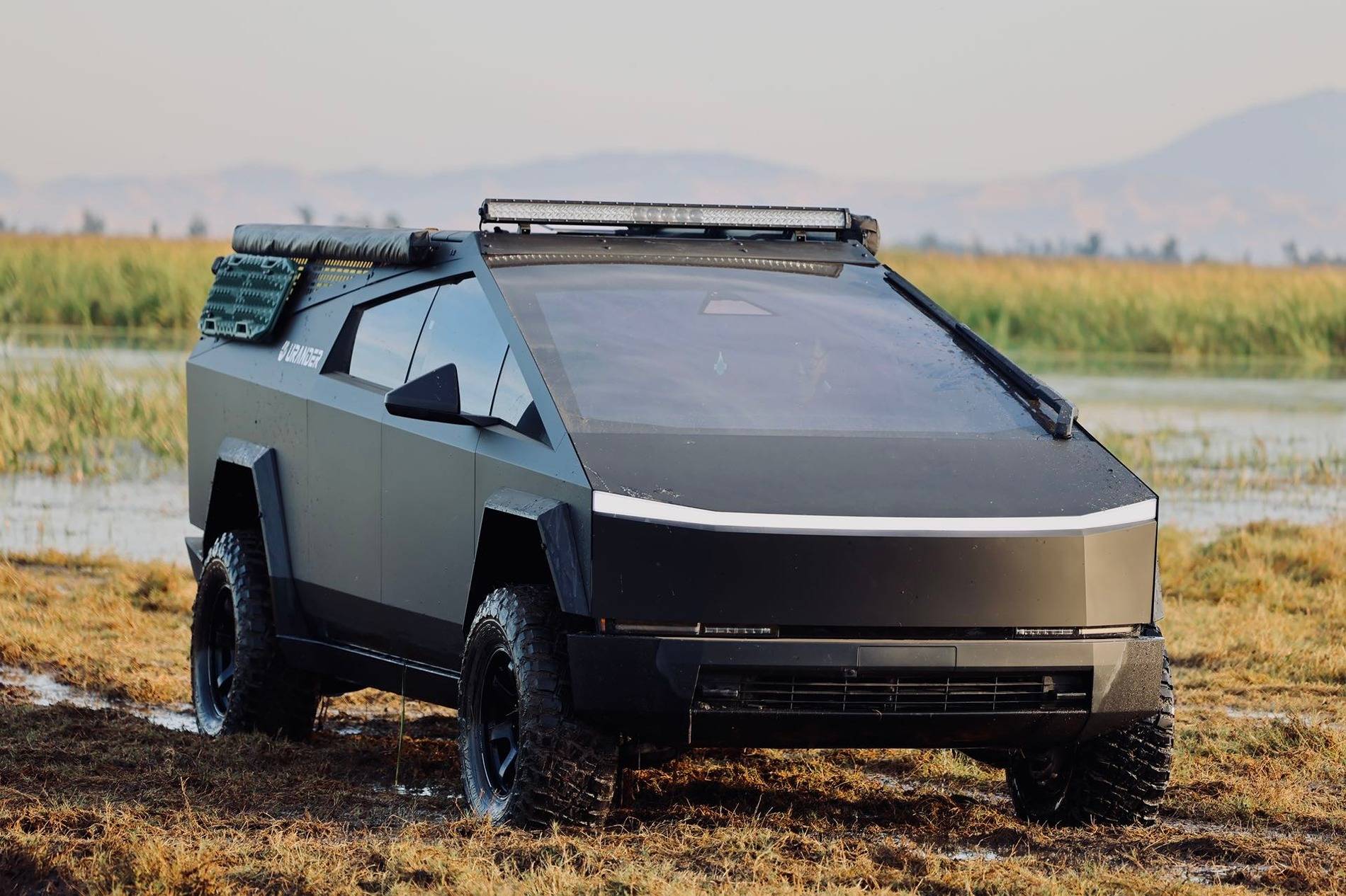 Tesla Cybertruck Who needs a boat when you have Wade Mode 3a52ecf41a18ff3baa397139d06320c7.JPG