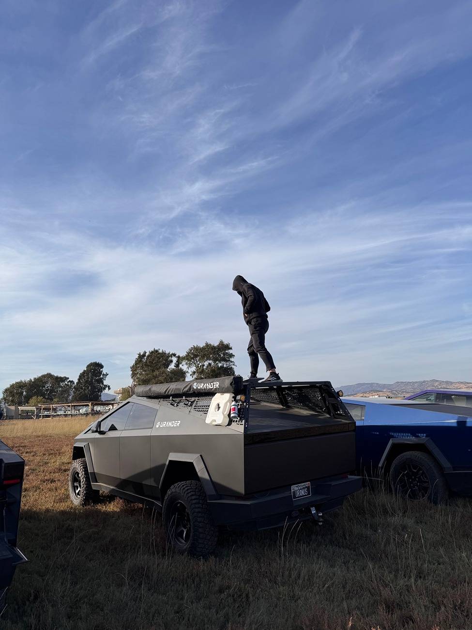Tesla Cybertruck Who needs a boat when you have Wade Mode 60a1ffadbb77043c76f6b660b3c84894.JPG