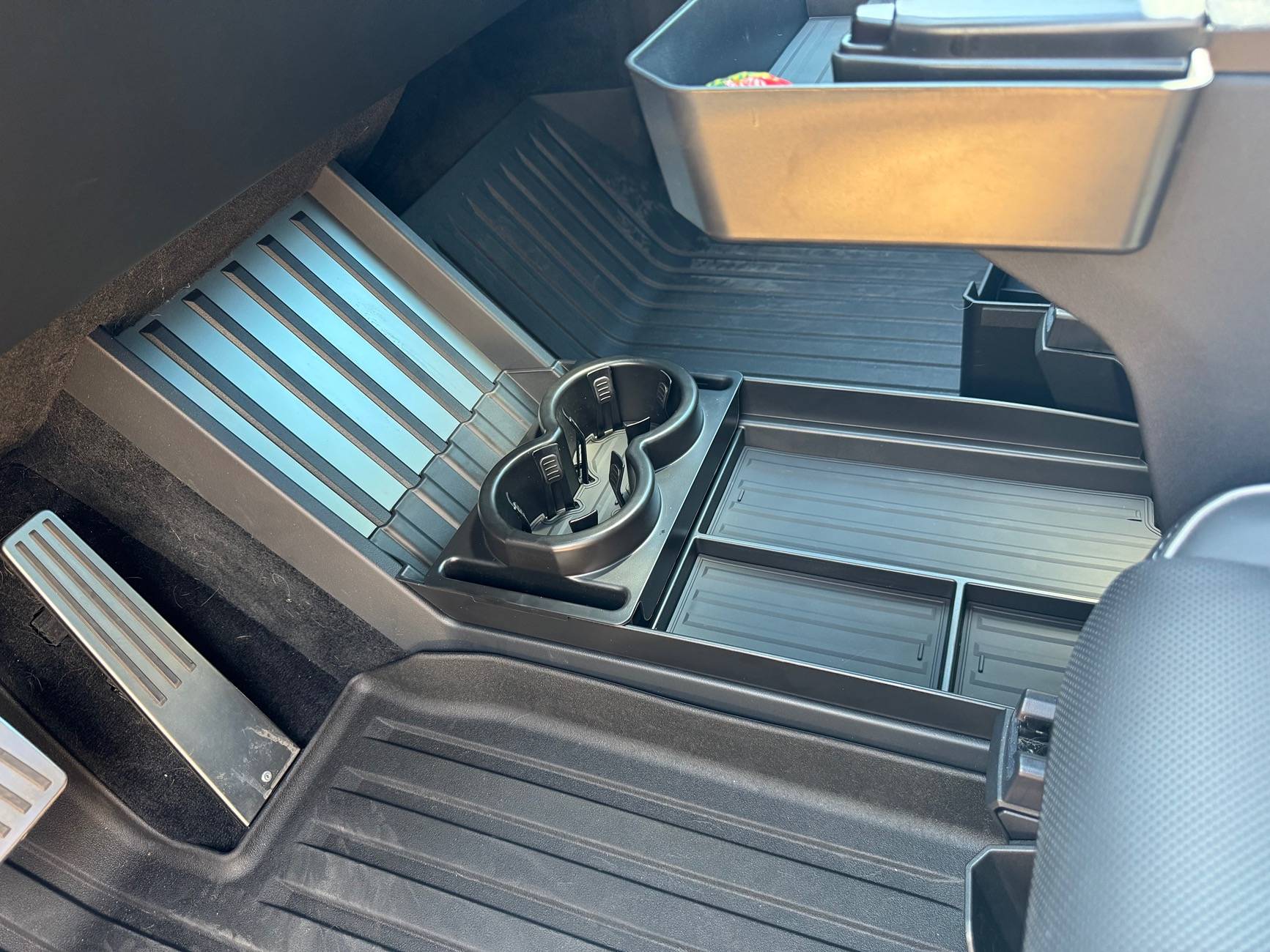 Tesla Cybertruck Review of several accessories from BestEVMod IMG_0925
