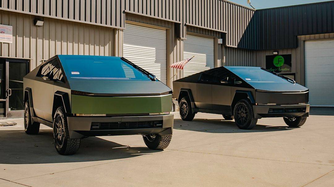 Tesla Cybertruck BLACK Vinyl Wrap & PPF Cybertruck -- Photos & Videos 464275250_18353515648185462_1248328605006852754_n