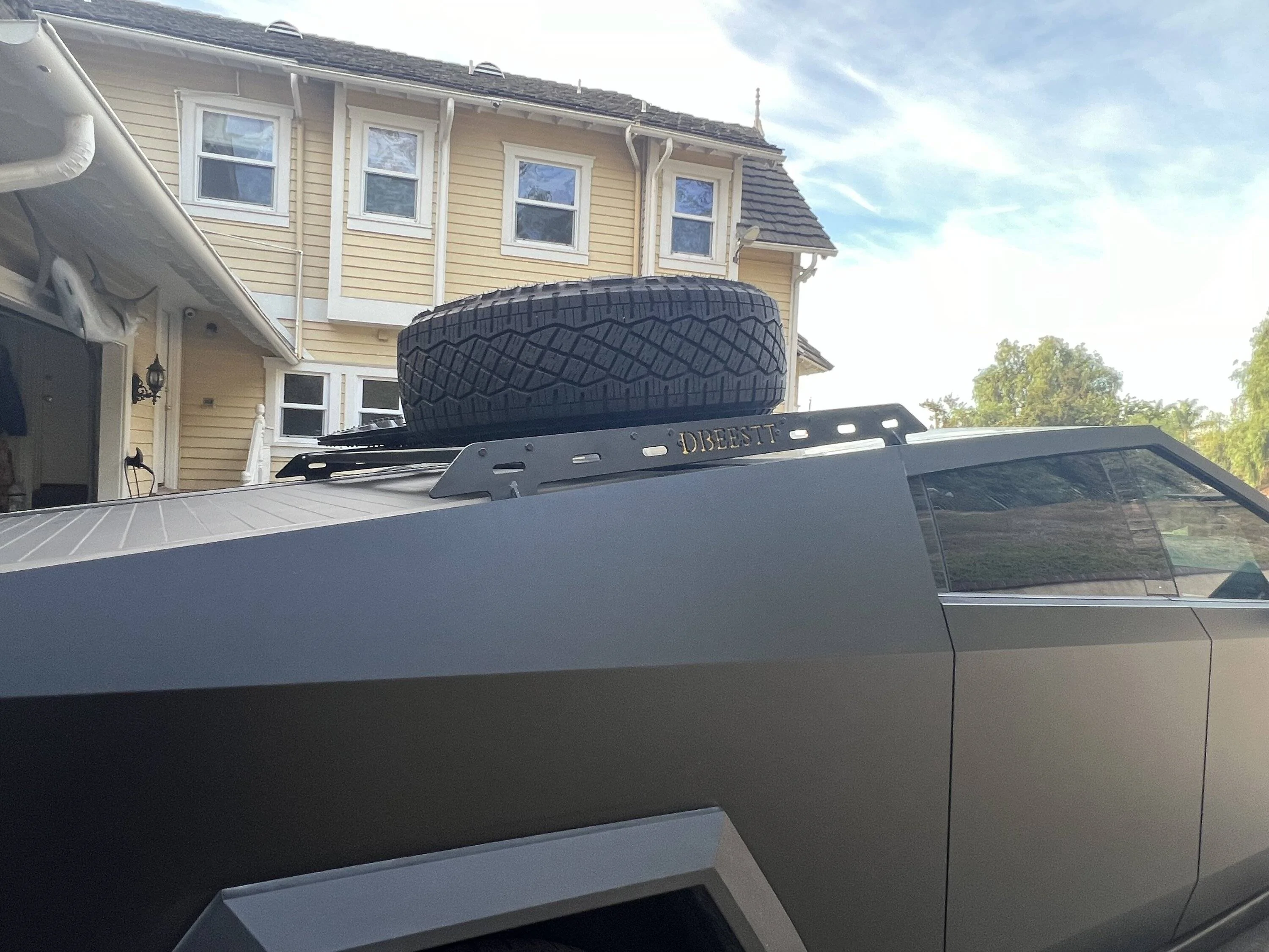 Tesla Cybertruck Roof rack,Tire rack IMG_4243