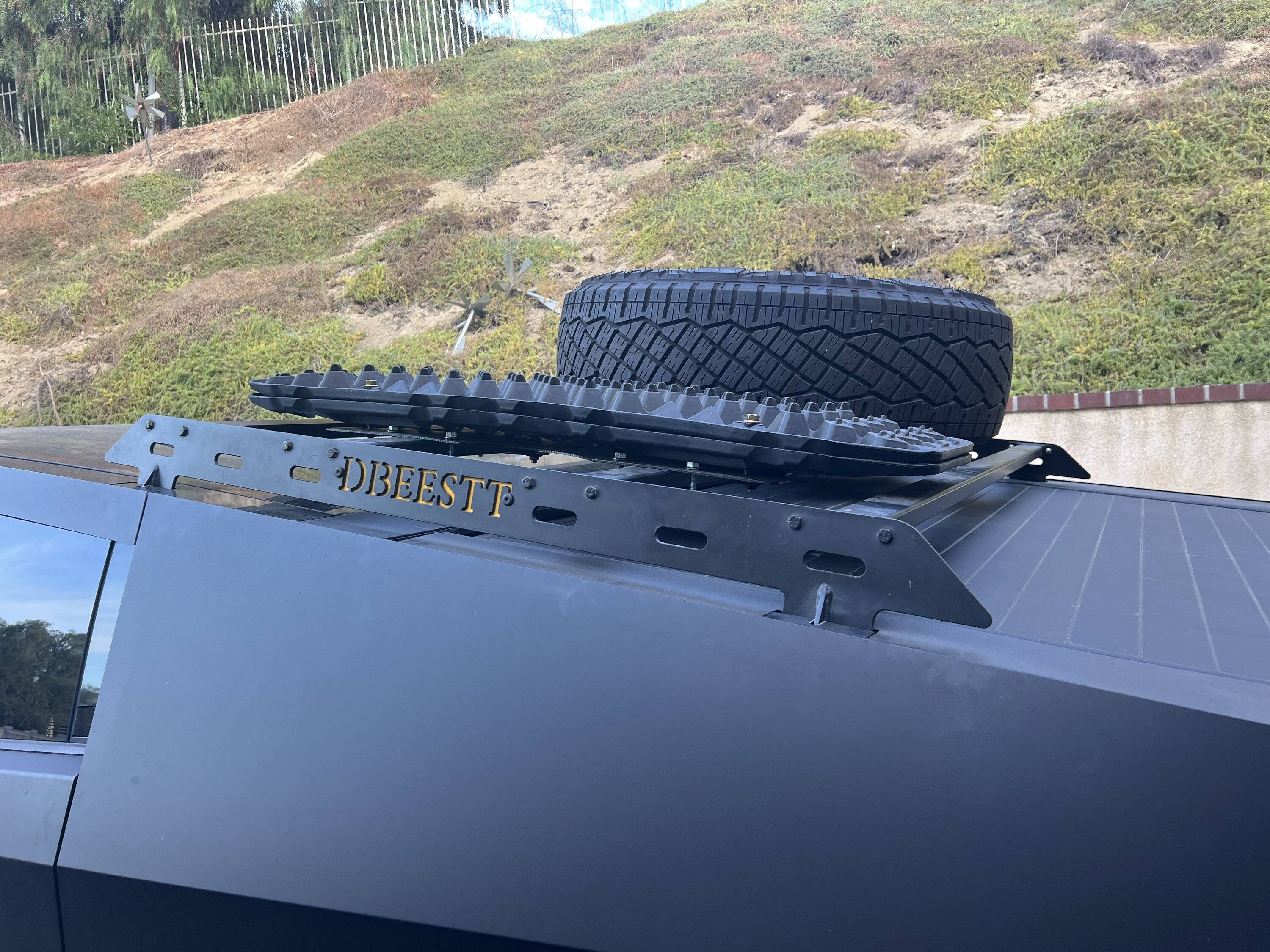 Tesla Cybertruck Roof rack,Tire rack IMG_4240