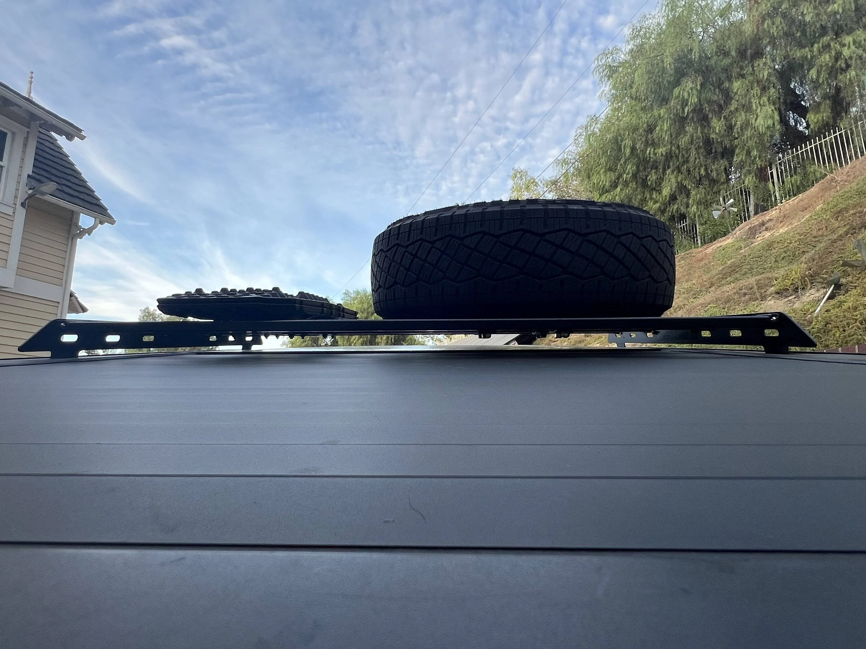 Tesla Cybertruck Roof rack,Tire rack IMG_4241