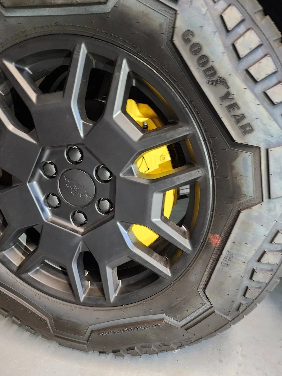 Tesla Cybertruck Calipers - Lamborghini Giallo Orion metallic (Yellow) 20241025_084322