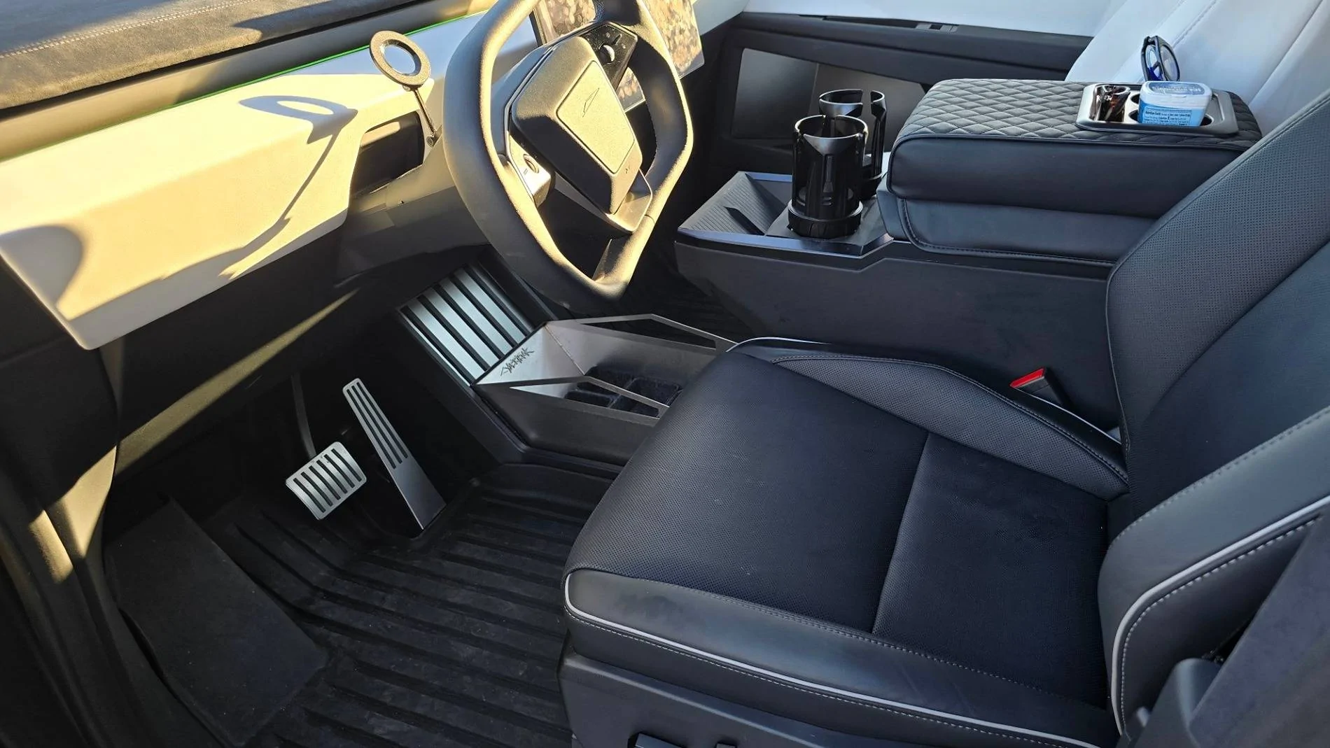 Tesla Cybertruck Introducing Cybertruck.Supply! 👨‍🏭 Precision made accessories for your Cybertruck 20241025_172825 (Large)