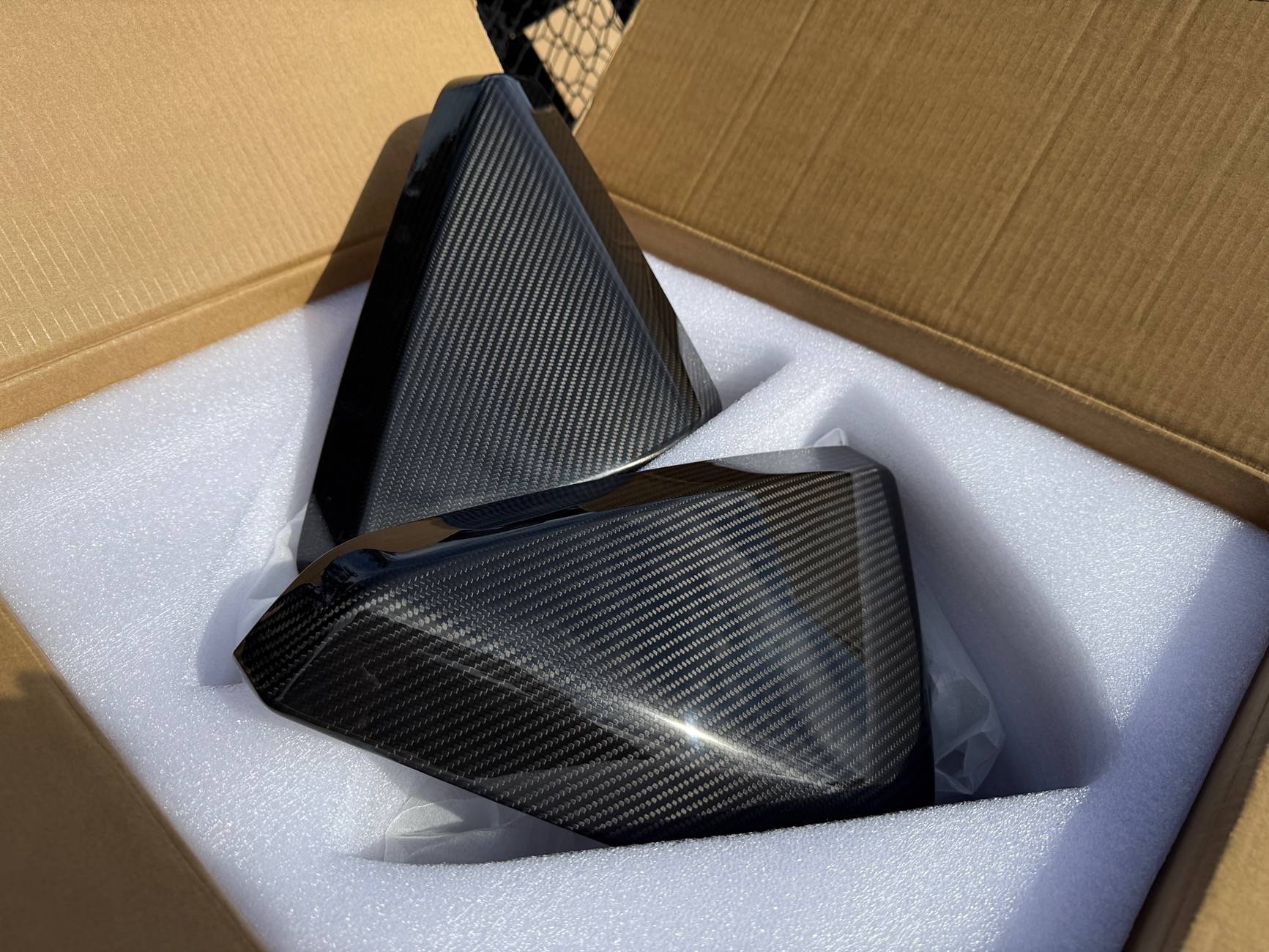 Tesla Cybertruck [INSTALL & REVIEW] - Genuine Carbon Fiber Side Mirror Covers by CTMods IMG_8597