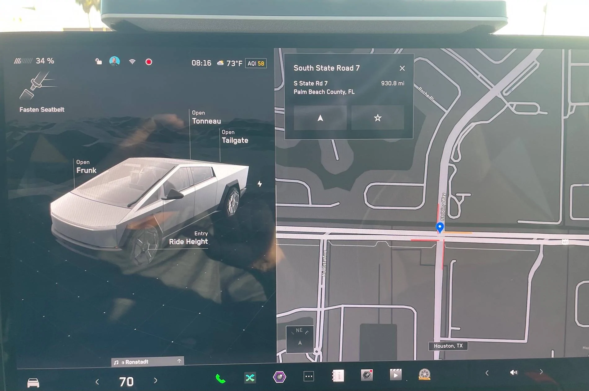 Tesla Cybertruck Navigation screen disappeared IMG_1565