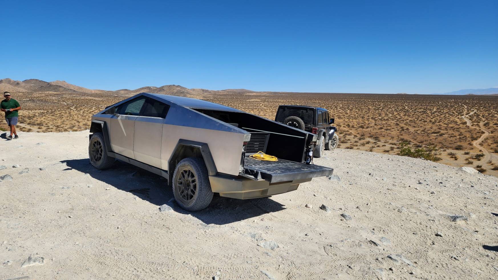 Tesla Cybertruck Tire and wheel slip? 20241019_135422