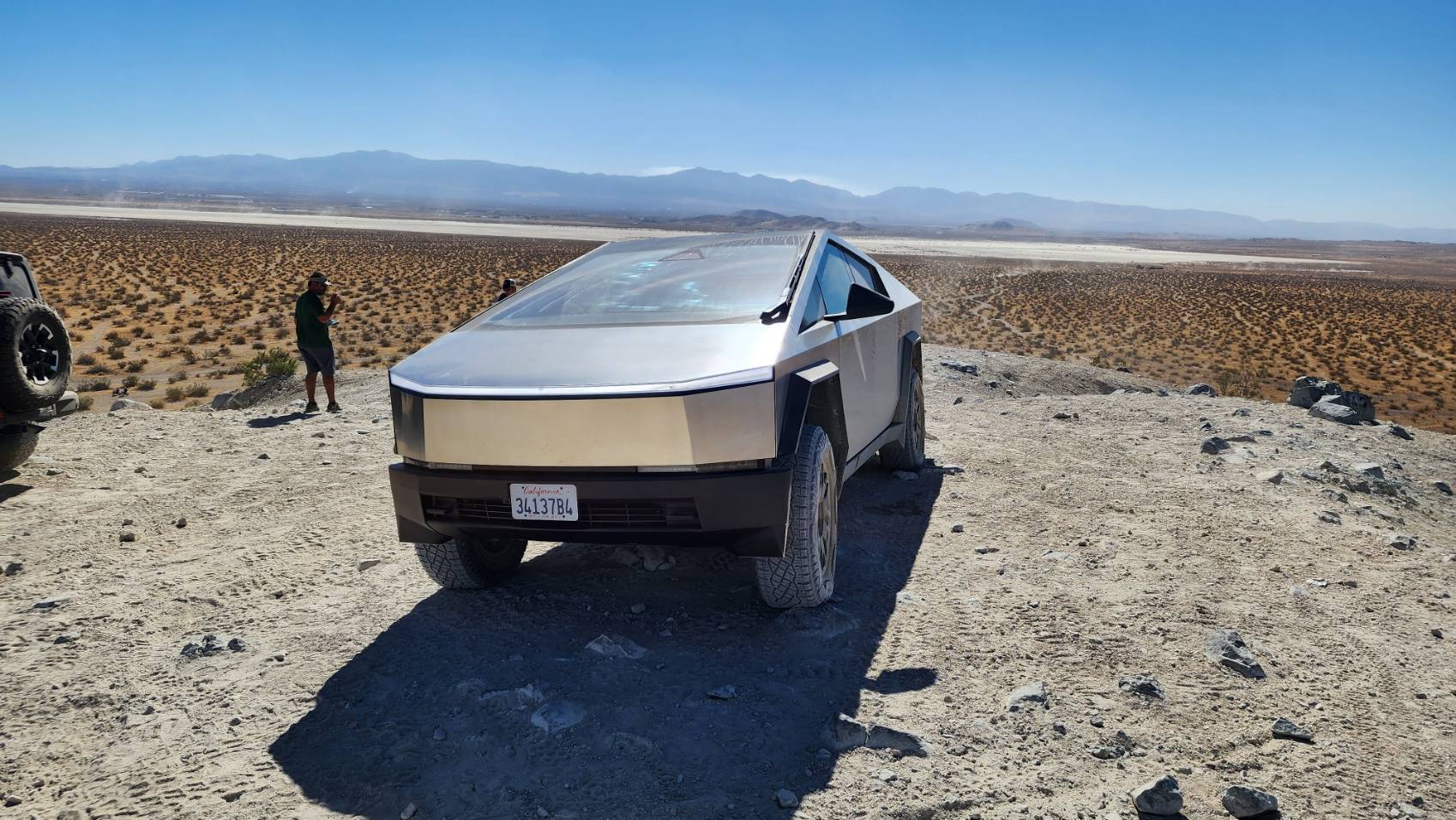 Tesla Cybertruck Tire and wheel slip? 20241019_135454