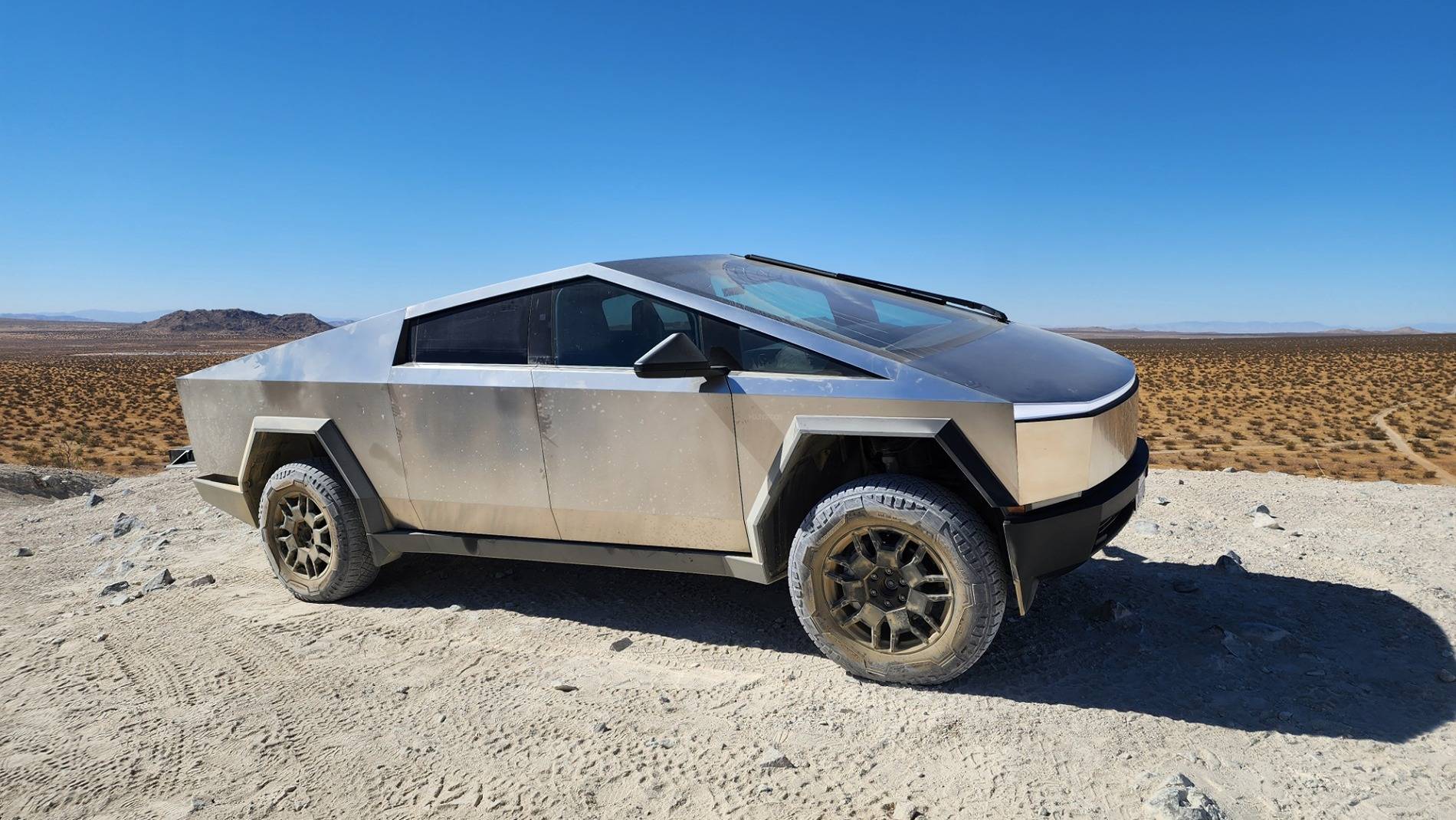 Tesla Cybertruck Tire and wheel slip? 20241019_135515