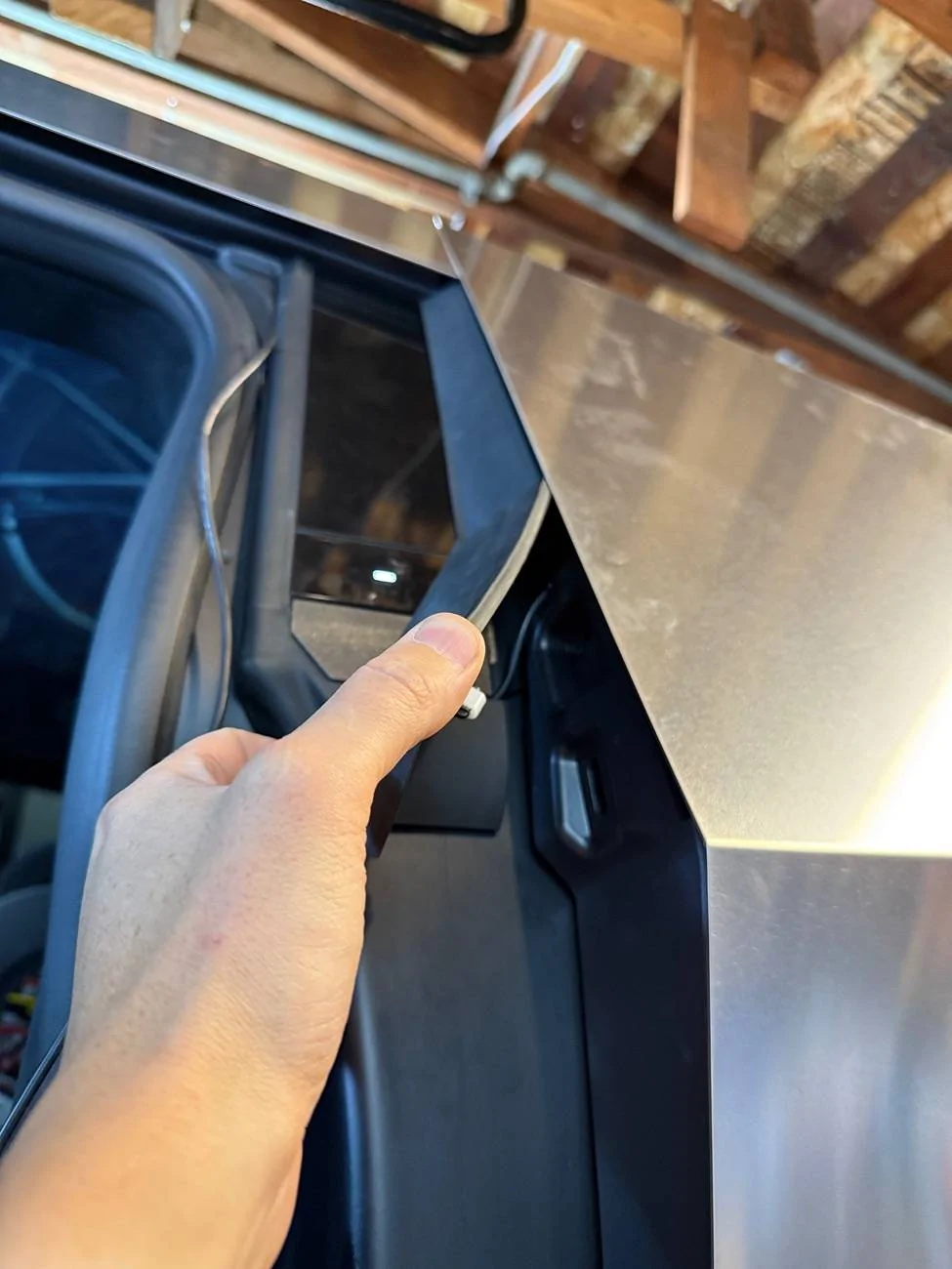 Tesla Cybertruck Digital Rear View Mirror Installed - WOLFBOX 12" Rear View Mirror Camera ... cheap and it works IMG_4123