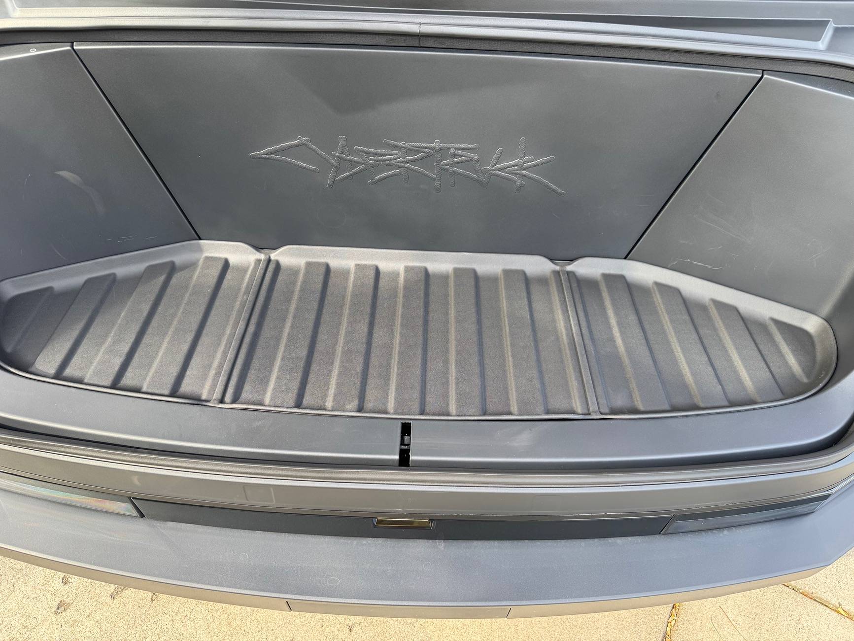 Tesla Cybertruck Review: Cargo Mats @Foronetry IMG_2560
