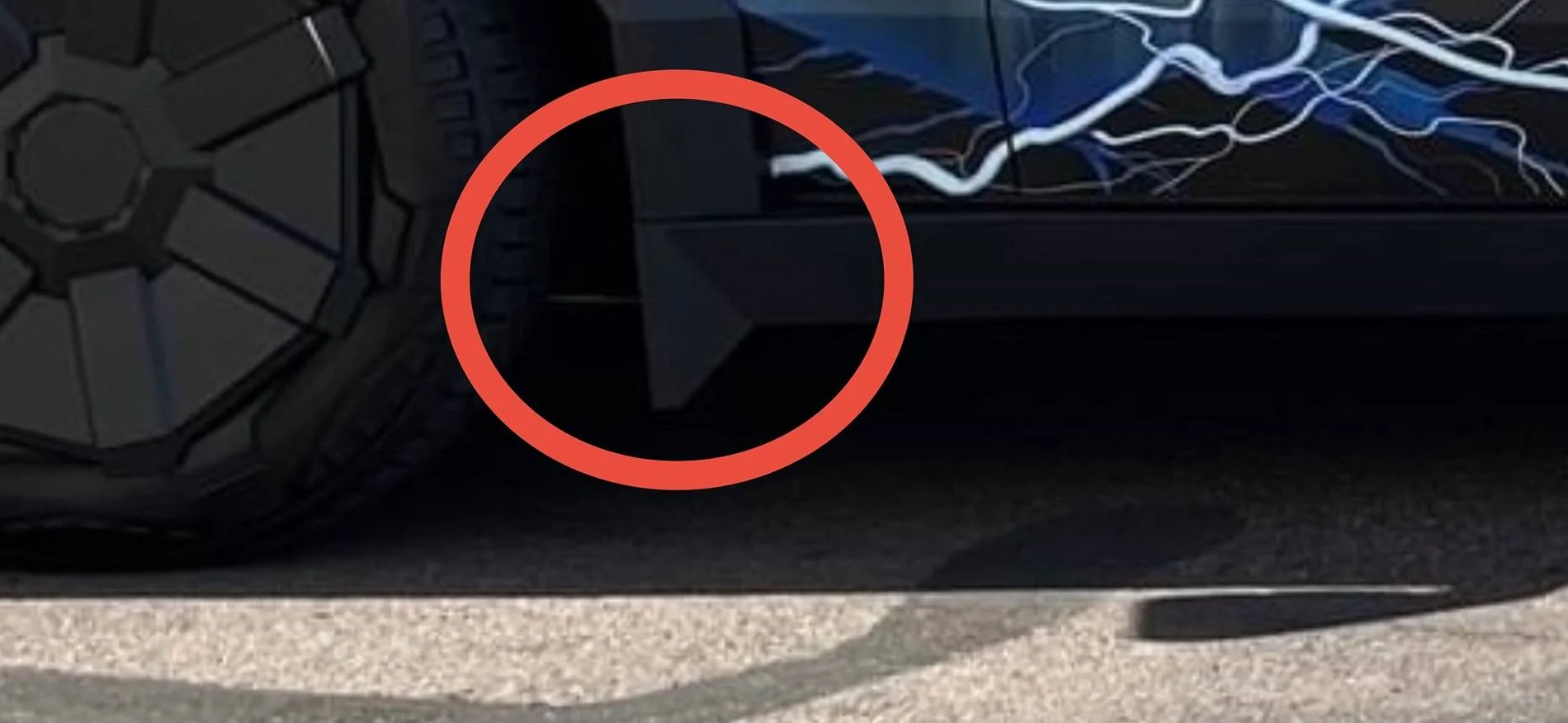 Tesla Cybertruck Rear / forward flap IMG_4217