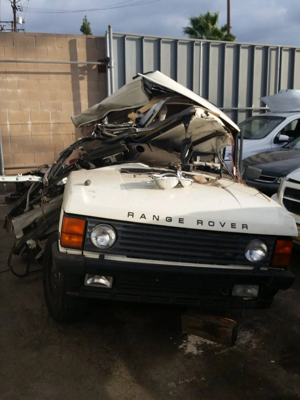 Tesla Cybertruck Razor sharp edges 2014-11-12 15.07.01