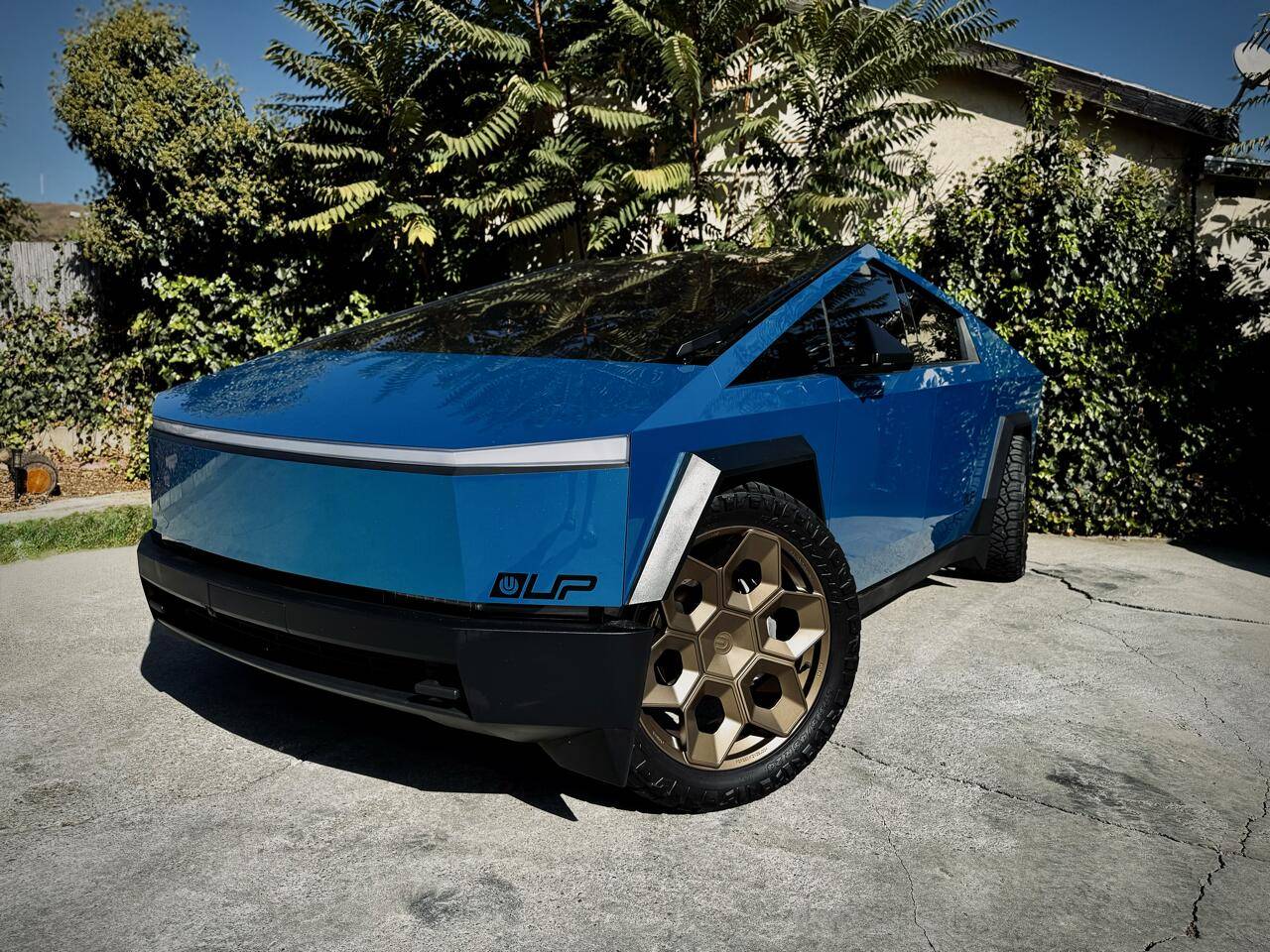 Tesla Cybertruck 🔵 Our BLUE Cybertruck GOES BRONZE! 😮 IMG_8759 Large